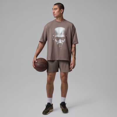 Jordan Dri-FIT Sport Statement Graphic Tee Olive Grey - Grau - Kurzärmeliges T-shirt Jordan Dri-FIT Sport Statement Graphic Tee Olive Grey - Grau - Kurzärmeliges T-shirt